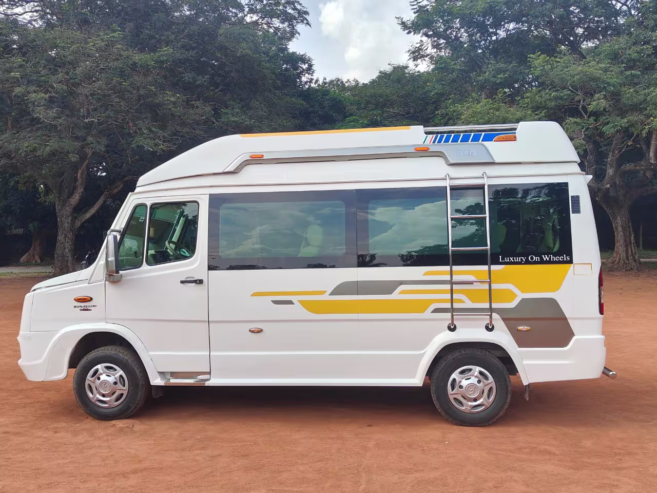 TT 9 Seater gallery 3