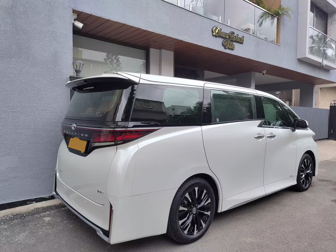 Toyota Vellfire gallery 6